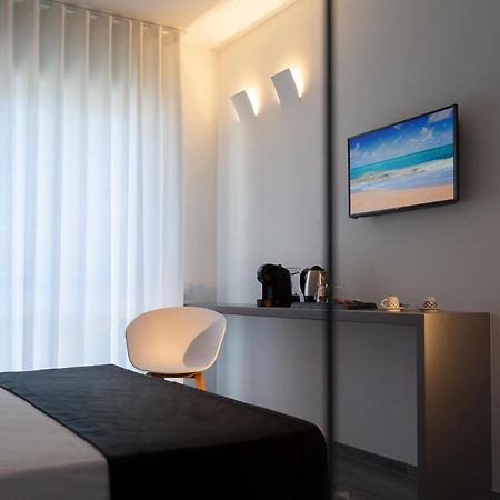 Hotel Mediterraneo Ombrellone E Lettini Inclusi Martinsicuro Bagian luar foto