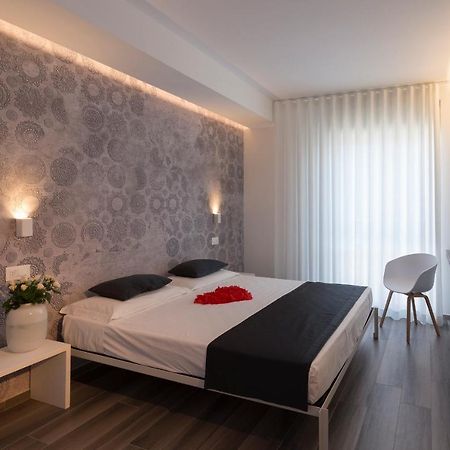Hotel Mediterraneo Ombrellone E Lettini Inclusi Martinsicuro Bagian luar foto
