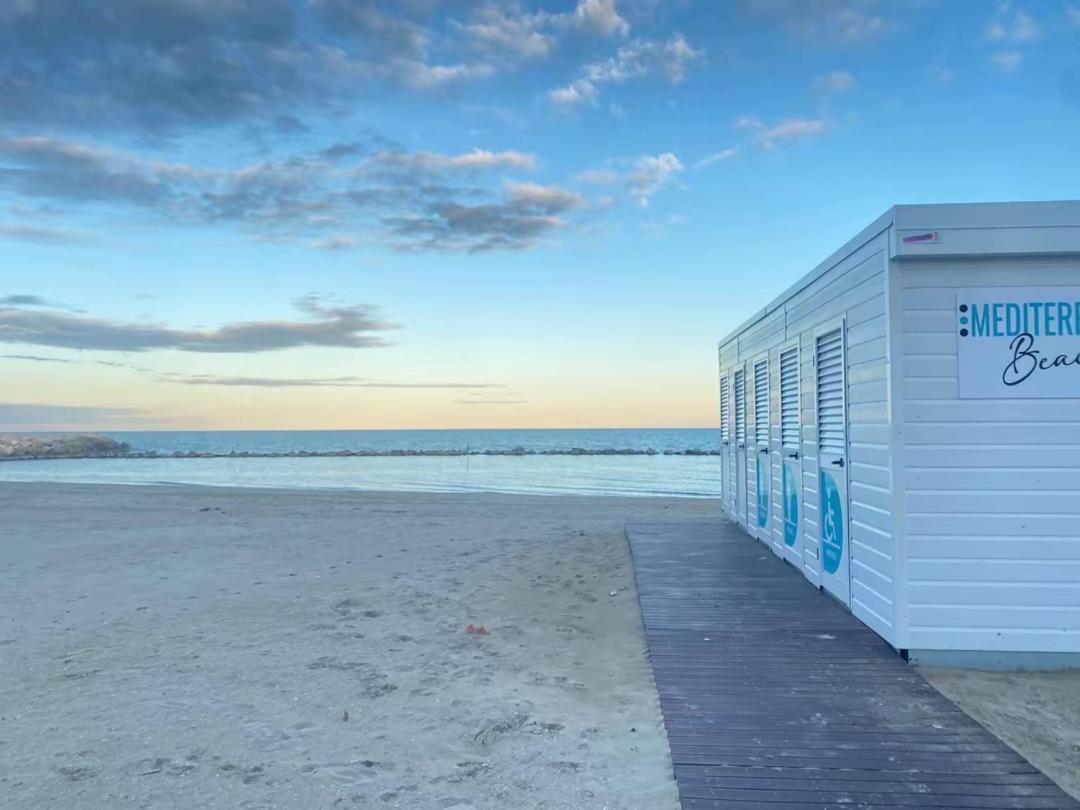 Hotel Mediterraneo Ombrellone E Lettini Inclusi Martinsicuro Bagian luar foto