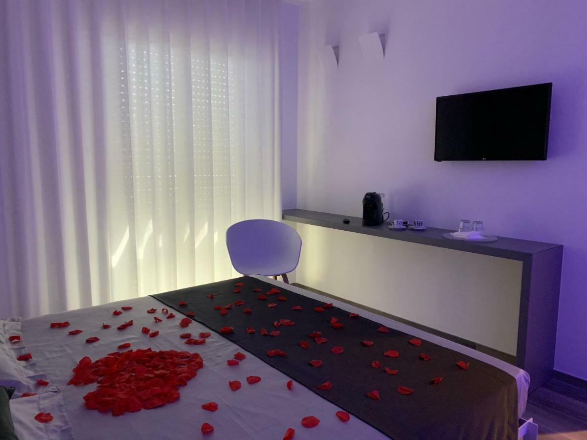 Hotel Mediterraneo Ombrellone E Lettini Inclusi Martinsicuro Bagian luar foto