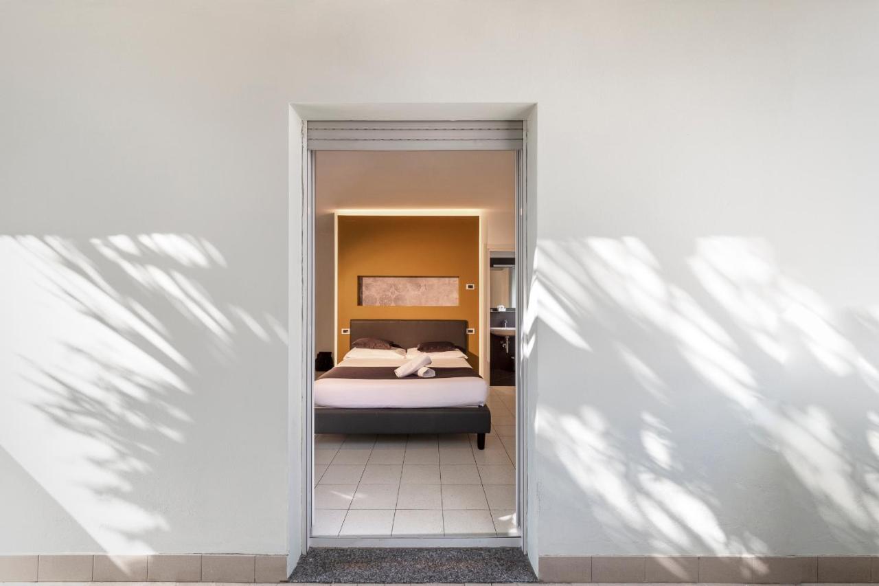 Hotel Mediterraneo Ombrellone E Lettini Inclusi Martinsicuro Bagian luar foto