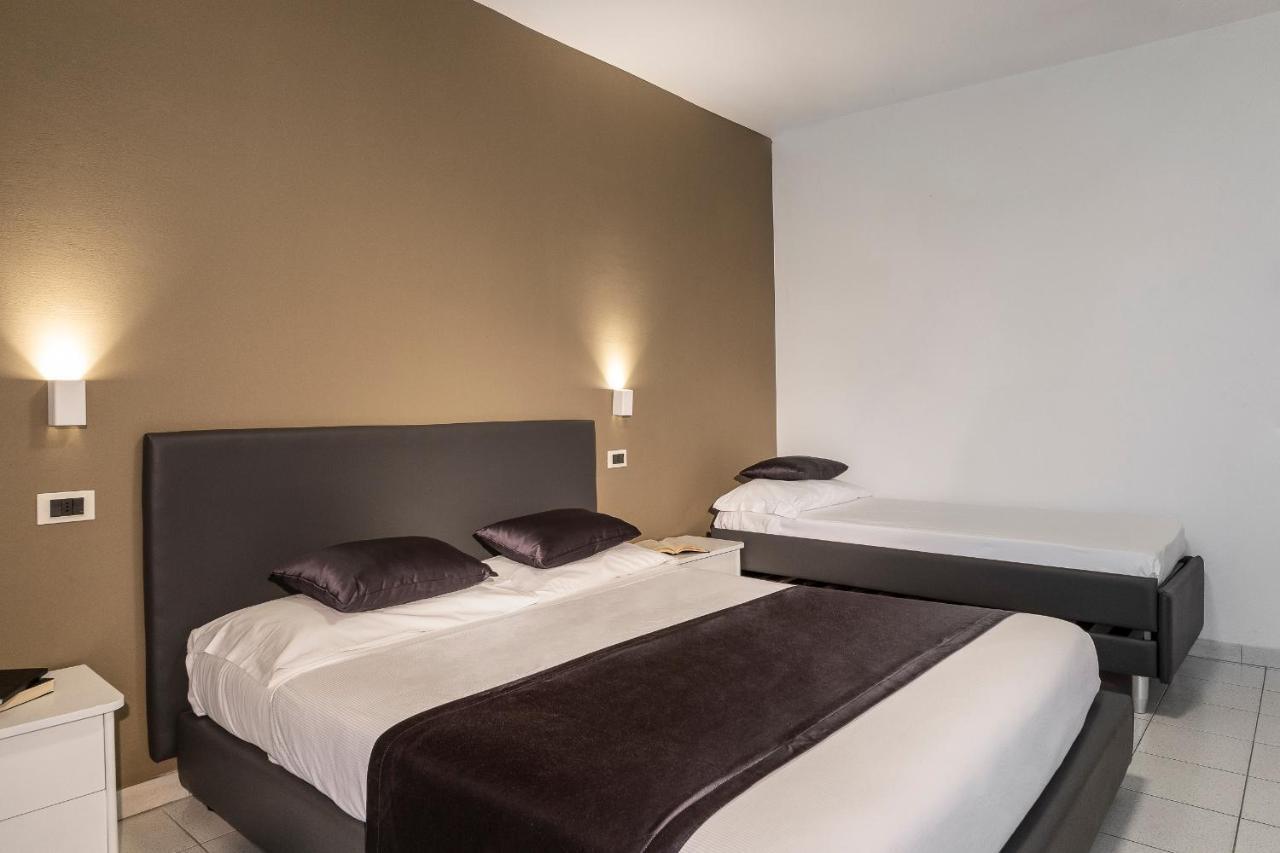 Hotel Mediterraneo Ombrellone E Lettini Inclusi Martinsicuro Bagian luar foto